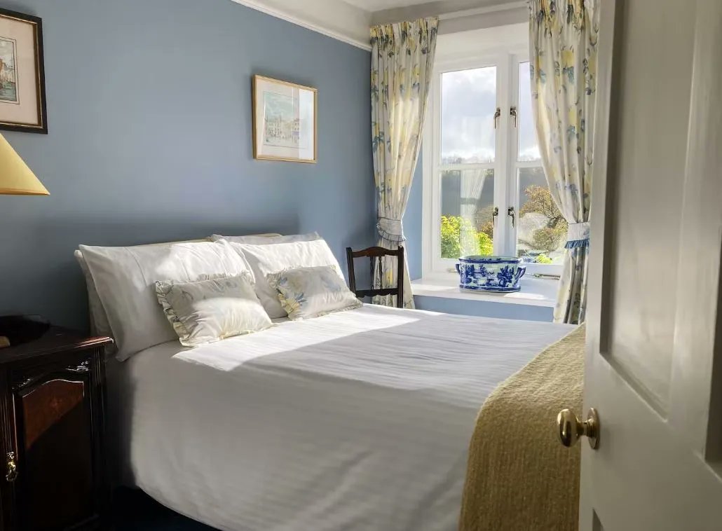 TheHolidayCots's tweet image. Late availability in October, November &amp;amp; December at Hurstone House. Whether you are a family with dogs or looking for a venue to celebrate, this is the house for you.
🛌Sleeps 1-14
theholidaycottages.co.uk/somerset/2890 
#Waterrow #Taunton #Somerset #ExmoorNationalPark #Exmoor #Availability
