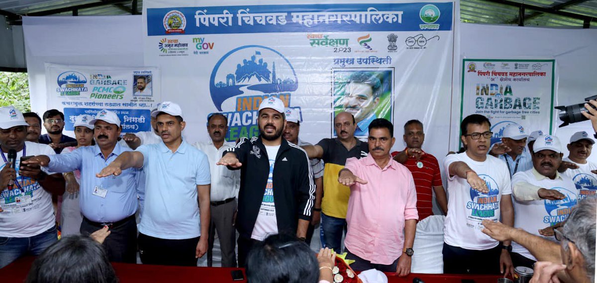 PCMCSarathi's tweet photo. #IndianSwachhataLeague
दुर्गा टेकडी येथील स्वच्छता चॅम्पियन लीग कार्यक्रमात सिनेअभेनेते श्री सयाजी शिंदे, मा. आयुक्त श्री शेखर सिंह, इतर अधिकारी व नागरिक मोठया संख्येने उपस्थित होते.
#GarbageFreePCMC #YouthVsGarbage #PCMCPioneers #SwachhAmrutMahotsav #citizens #participation https://t.co/RzqDQB56U5