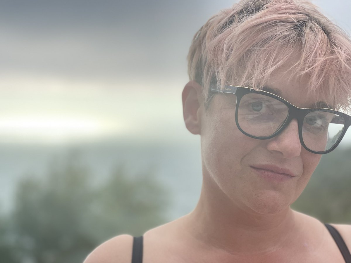 Hey did you happen to see the most beautiful girl in the world? <a href="/mrssimonrowe/">Joanne Rowe</a> #HolidayWife #Corfu