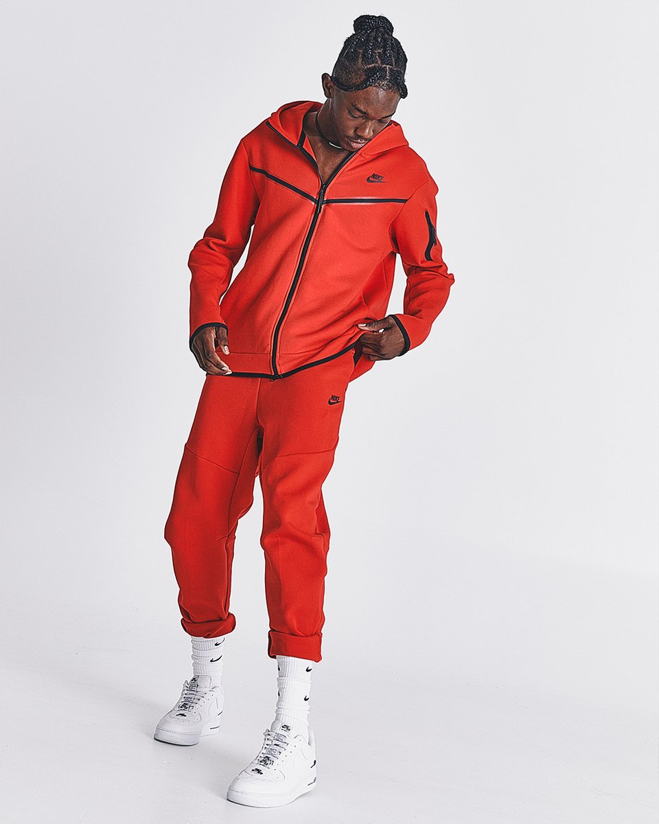 jdsportsus's tweet image. Add some color to your collection with the latest #TechFleece flavors from #Nike. 

Keep it neutral or stand out with color. 🎨 fal.cn/3rY30