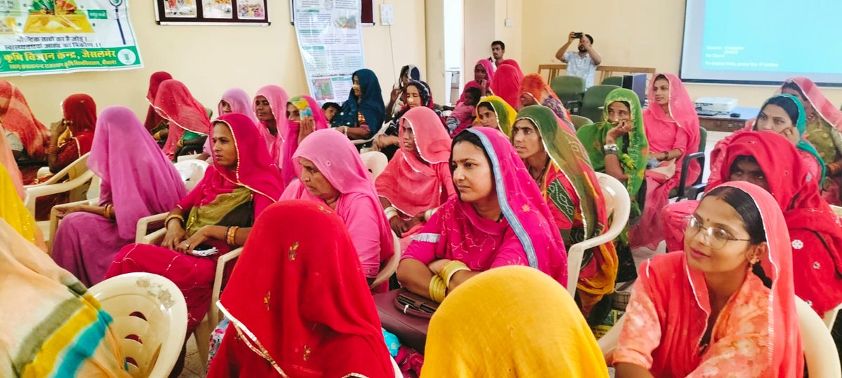 icds_dd's tweet photo. जैसलमेर, पोषण माह के तहत् ICDS तथा KVK द्वारा आंगनबाड़ी कार्यकर्ताओं तथा स्वयं सहायता समूह की महिलाओं की कार्यशाला आयोजित की गई जिसमें दीपक चतुर्वेदी अध्यक्ष KVK, ��ारु शर्मा विषय विशेषज्ञ गृह विज्ञान, अर्जुन सिंह जिला समन्वयक तथा मठार खान जिला परियोजना सहायक, NNM उपस्थित रहें I https://t.co/kxhyyWRS14
