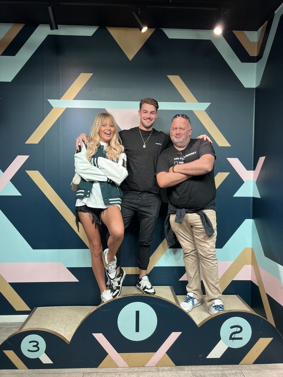 A great afternoon losing at crazy golf and shopping in Oxford street with these two gorgeous people. @GhouriNatasha