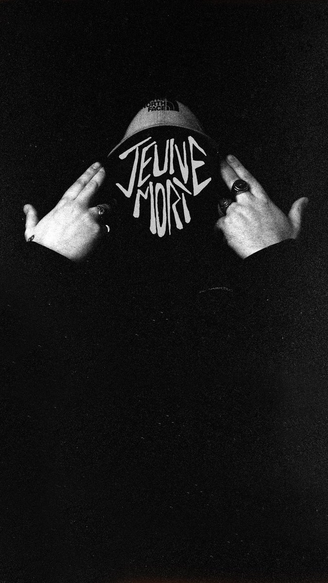 Kamerap_'s tweet photo. THREAD - JEUNE MORT 💀🧡

Après tant d’années d’attente ce moment est enfin venu, présent de nombreuses fois en featuring sur les projets de divers artistes, Jeune Mort se lance en solo. ⬇️⬇️ https://t.co/Z0dhwUrTgC