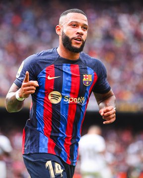 Footylight_'s tweet photo. Memphis Depay scores his first goal of the season
#BarçaElche #FCBECF https://t.co/rHg6a4H4vv