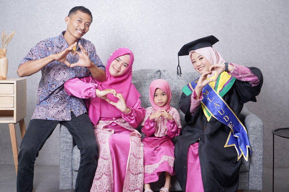 bunasimy_'s tweet photo. Alhamdulillah Alhamdulillah Alhamdulillah💕 #grad22 https://t.co/oZTbvD6DpK