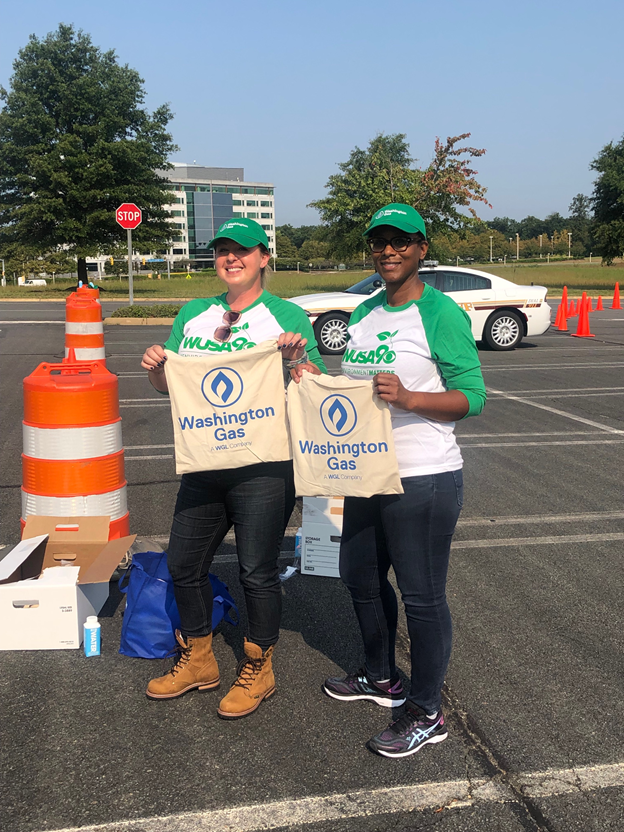 washingtongas's tweet photo. Gorgeous weather, busy day! You still have until noon to bring your recyclable paper and electronics to #recycleday with @wusa9 at 6801 Industrial Rd. Springfield VA, 22151. Thanks for cleaning up the DMV! https://t.co/DevxaxTSZ9