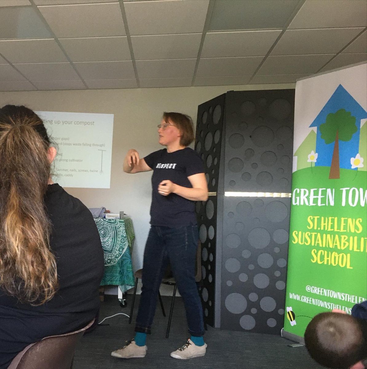 Minna from @CompostWorksUK in full flow delivering an introduction to composting at <a href="/PLWorkshops/">PLWorkshopsCIC</a> to a wonderful bunch of women in #sthelens #composting #sustainableseptember