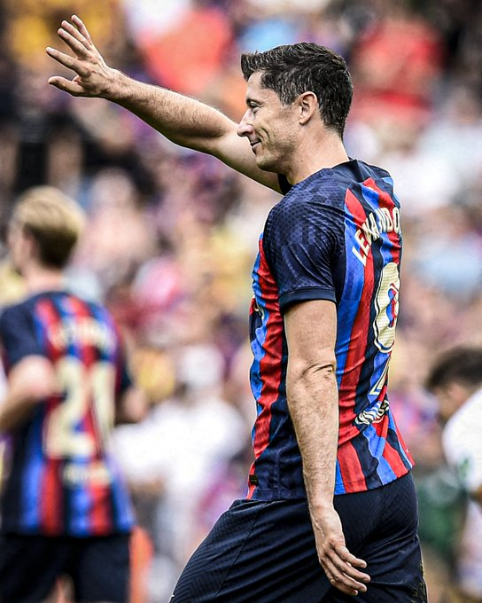 Footylight_'s tweet photo. 10 goals in 8 games for Lewandowski this season.🔥
#BarçaElche #FCBECF https://t.co/p0pGaGcUtK