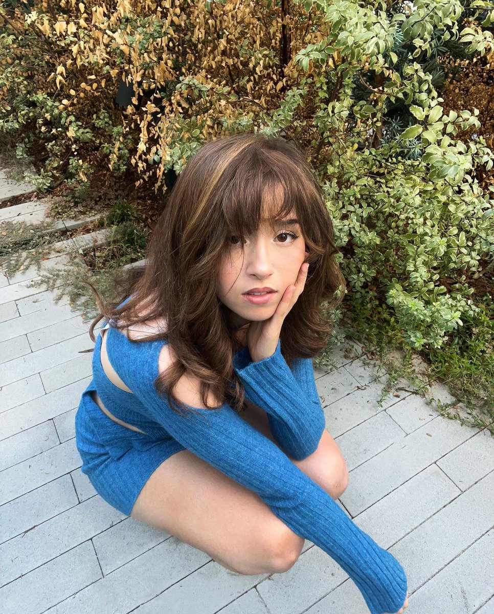 PokiFan110920's tweet photo. #Pokimane #Poki #PokimaneQueen #ImaneAnys #Feet #PokiQueen #PokiAss #Thicc #Queen #Sexy #PokimaneThicc #Ass #Boobs https://t.co/GVcDGhieDK