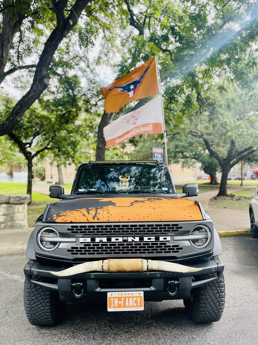 TexasFancyBoots's tweet photo. ๐
Tailgate Ready ๐ค
#HookEm x #BigEarl https://t.co/ulJPvUOrd7