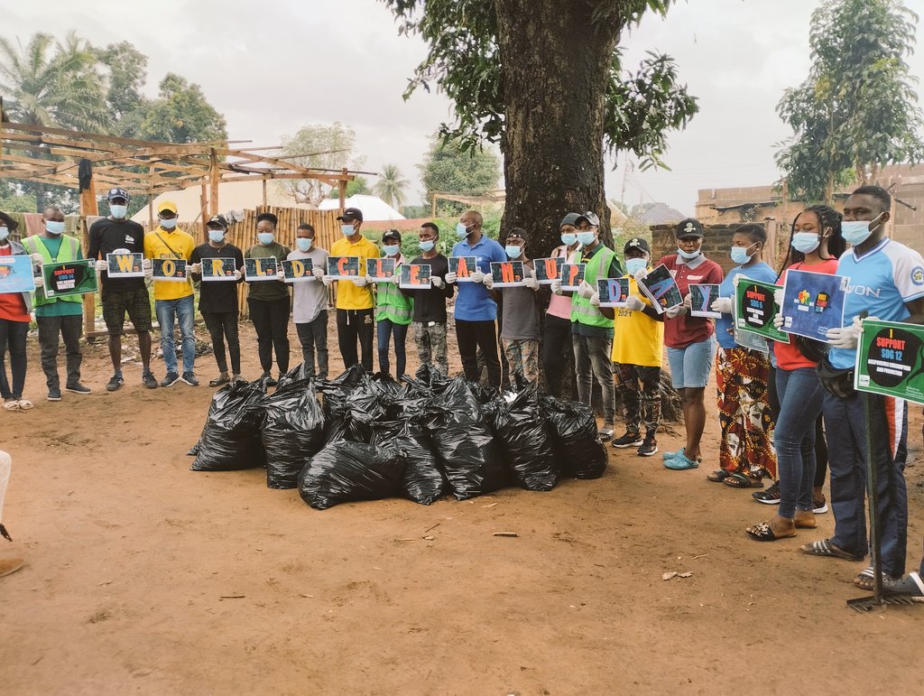 FDooshima's tweet photo. To celebrate World Clean Up Day 2022, Rotaract Zone G Partnered with DevTRAIN In synergy with @Rotaract9125NG to carryout out a 'One Zone, One Market Clean Up project" and I WAS THERE !!
#ImagineRotary
#RotaractZoneG
#RotaractD9125
#WorldCleanupDay
#OneZoneOneMarketCleanUp https://t.co/yxuoS2Bl2x