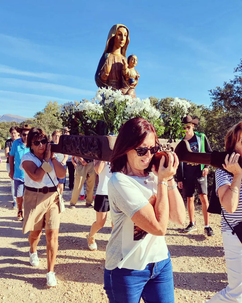 smigueldefoces's tweet photo. Romería de la Virgen de Foces desde la parroquia de Ibieca hasta San Miguel de Foces. 
#sanmigueldefoces #ibieca #sierradeguara #hoyadehuesca #turismohuesca #huesca #turismoaragon #aragón #aragónturismo #traciciones #pueblo https://t.co/4JIFL6XuMR