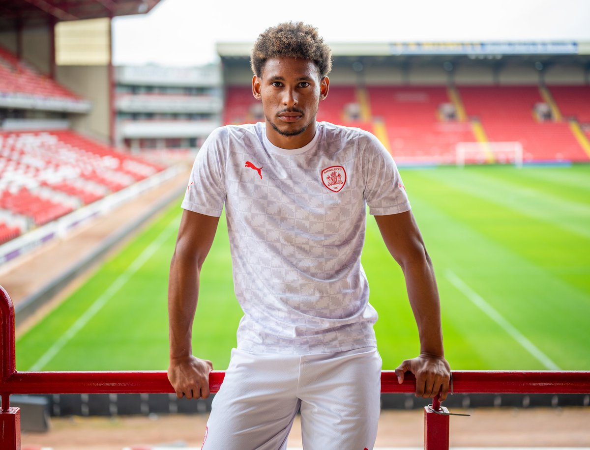 dbimages3's tweet photo. Third kit launch for @BarnsleyFC ๐๐ท
.
.
.
.
#barnsley #barnsleyfc #barnsleyfootballclub #kitrelease #bfc #oakwell #football #footballkit https://t.co/HUz14KSRS2