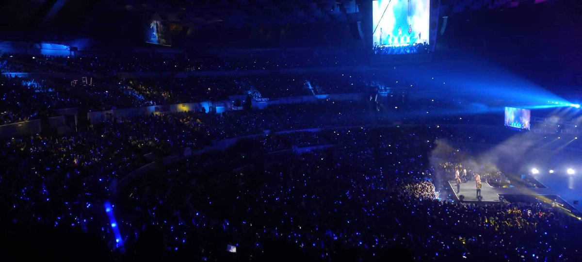 3starnidora's tweet photo. Another PaBlue💙💙

#WYAT    #WYATTour    #SB19    #WhereYouAtSB19    #WYATTourManila https://t.co/9D3qzdkmKr