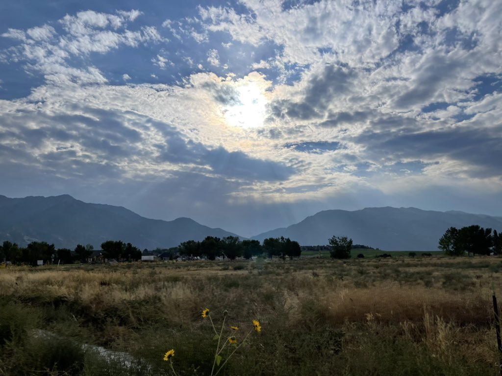 jessoyler's tweet photo. Beautiful start to a day that will be filled with @weberstatevb and @weberstatefb!! https://t.co/fL9TV5YH8p