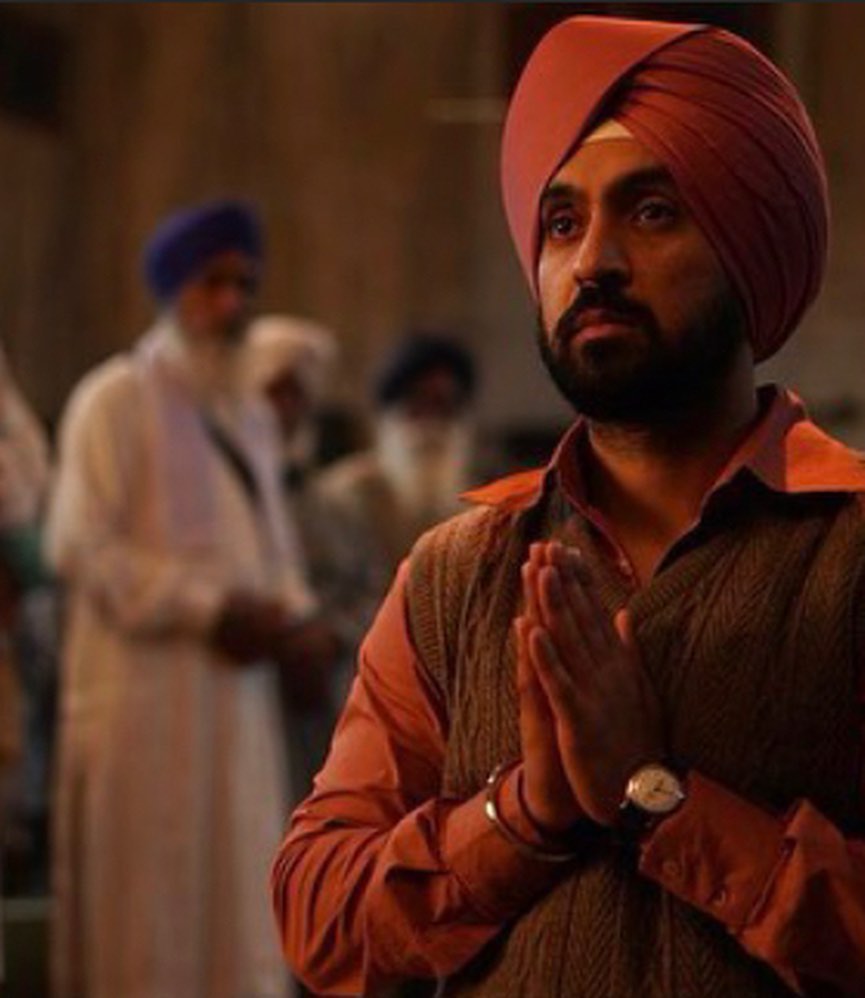 harshthind51's tweet photo. Jogi is definitely a heart touching story that has every aspect to make the viewers emotional at points ❤️ Diljit Dosanjh has delivered one of finest performance and we can't get over it very soon #sikhgenocide #Sikhs #DiljitDosanjh #1984SikhGenocide #India #Netflix https://t.co/qrPFsoJMun