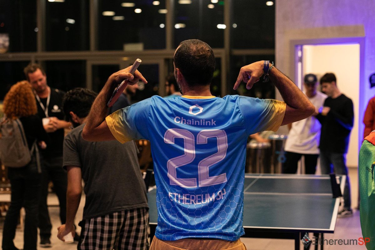 jeffbeltrao's tweet image. Quem aprendeu a criar contratos inteligentes híbridos e ainda ganhou esse swag @chainlink incrivel, bate aqui! 🙌🔷
-
Whoever learned how to create hybrid smart contracts and still won this amazing @chainlink swag, say hello! 🙌🔷

#Bootcamp #ChainlinkCommunity #EthereumSP