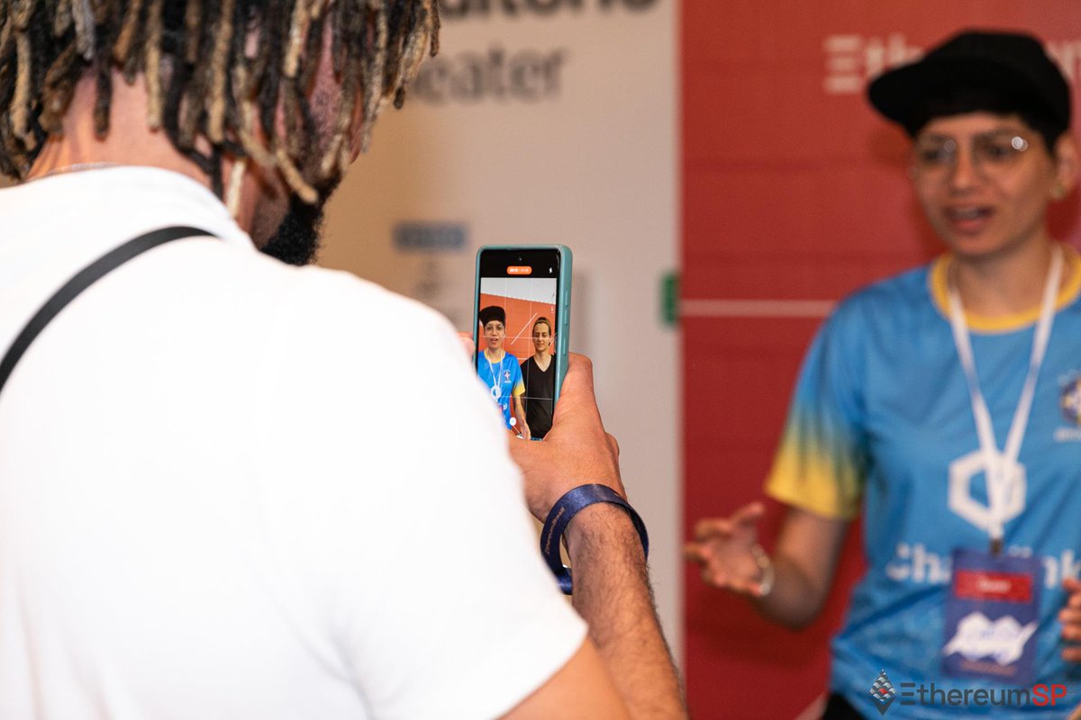 jeffbeltrao's tweet image. Quem aprendeu a criar contratos inteligentes híbridos e ainda ganhou esse swag @chainlink incrivel, bate aqui! 🙌🔷
-
Whoever learned how to create hybrid smart contracts and still won this amazing @chainlink swag, say hello! 🙌🔷

#Bootcamp #ChainlinkCommunity #EthereumSP