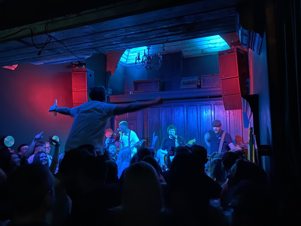 ⁦<a href="/band_anhedonia/">Anhedonia</a>⁩ raising the roof 👊🏻