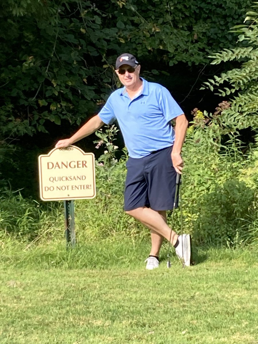 Not your everyday sign on a golf course….
#MichiganGolf ⁦@SkedderRules⁩ ⁦@bighoff16⁩ ⁦@haefer1⁩