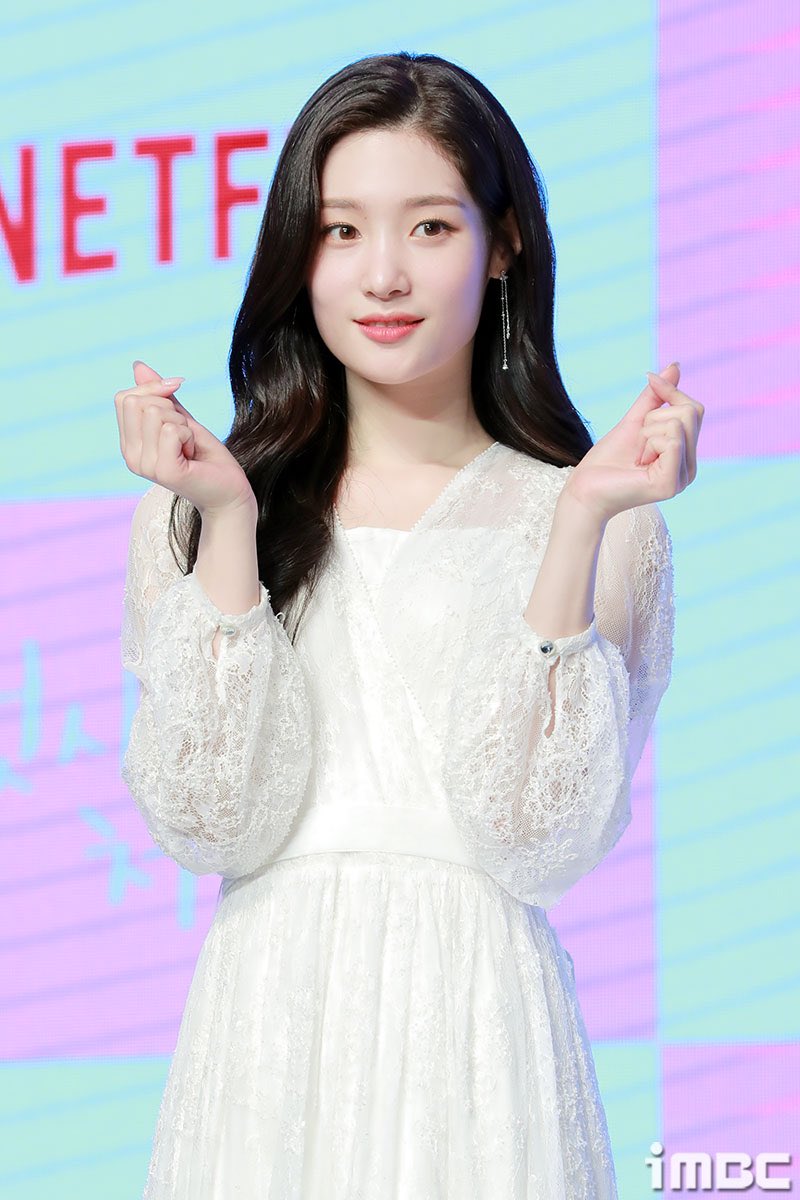 Jung Chaeyeon has signed an exclusive contract with BH Entertainment (home to Lee Byung Hun, Han Ji Min, Kim Go Eun, Han Hyo Joo, and more)

Source: n.news.naver.com/entertain/arti…