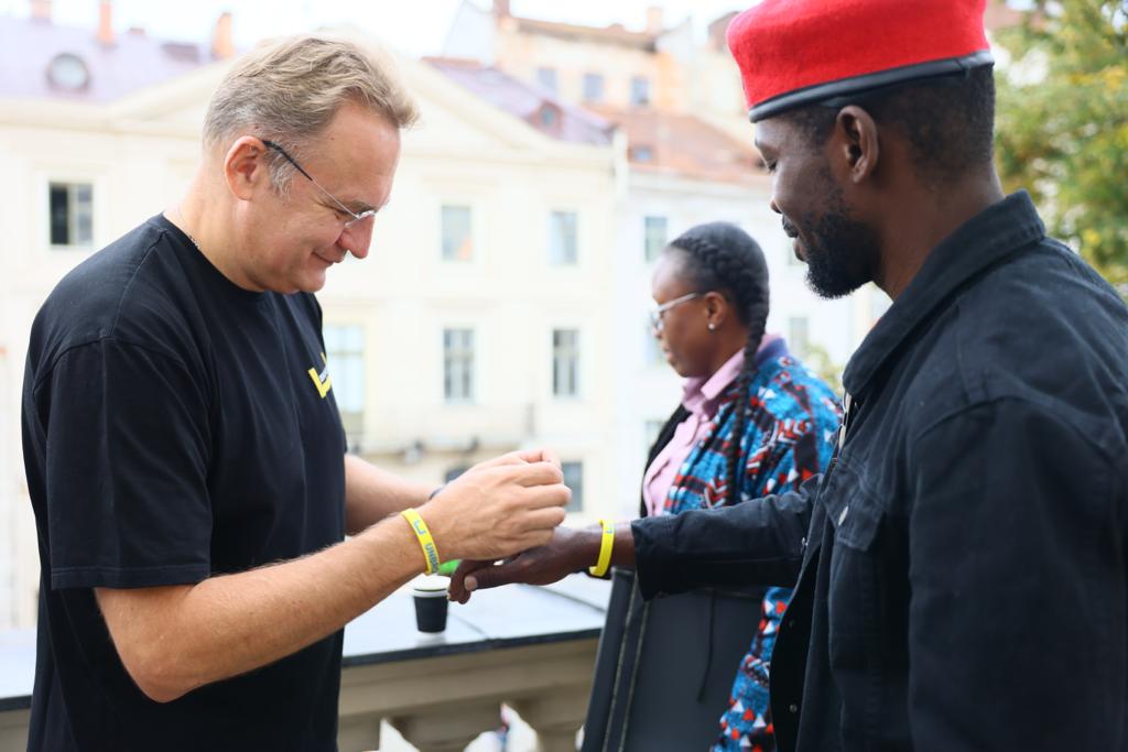256tvug's tweet photo. @HEBobiwine 
This morning we had a good meeting with the mayor of Lviv City @AndriySadovyi who has helped over 6.2 million Ukrainians go through his city to safely since the beginning of the Russian invasion in February this year. https://t.co/Adh3Il3s5k