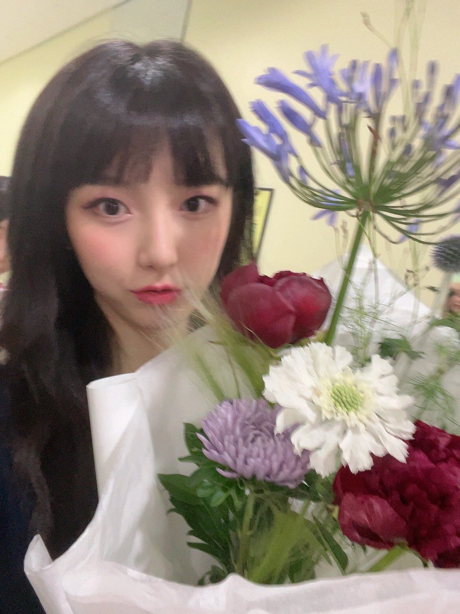 picsofjuhyeon's tweet photo. [📸] 220917 Juhyeon Universe (FNS) Update 

“A bouquet of flowers that my mom gave me on the showcase day 💐”

#주현 #JUHYEON #LIGHTSUM https://t.co/dmkpckxtec