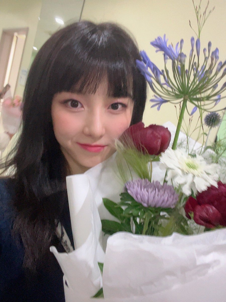 picsofjuhyeon's tweet photo. [📸] 220917 Juhyeon Universe (FNS) Update 

“A bouquet of flowers that my mom gave me on the showcase day 💐”

#주현 #JUHYEON #LIGHTSUM https://t.co/dmkpckxtec