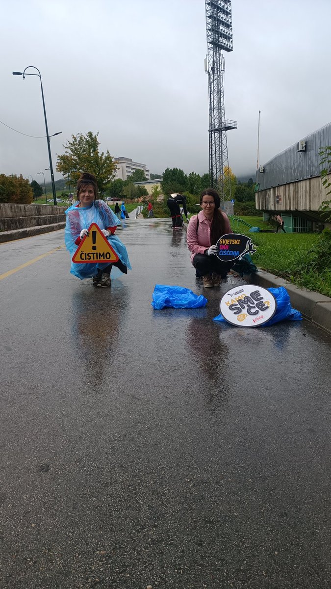 MuameraBoskailo's tweet photo. Akciju čišćenja kiša nije mogla da zaustavi. 🥰 #letsdoitbih #worldcleanupday2022 https://t.co/2H9n3b2U9W