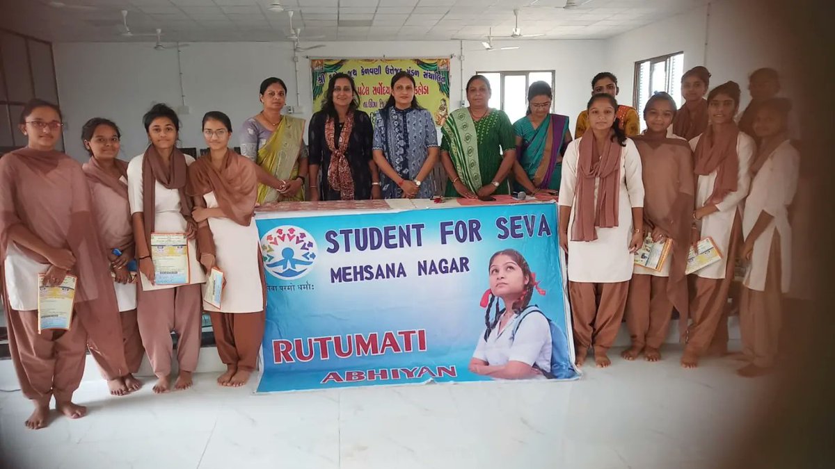 Ajaypra90327030's tweet photo. #RitumatiAbhiyan અંતર્ગત સ્ટુડન્ટ્સ ફોર સેવા (SFS) દ્વારા મહેસાણા જિલ્લાના ઊંઝા તાલુકાની કહોડા ગામની કે.એન પટેલ સર્વોદય હાઈસ્કૂલ ખાતે બહેનોના સ્વાસ્થ્ય અંગેની માહિતી આપવામાં આવી.
#SFSGujarat
#StudentsForSeva
#StudentsForSociety
@students4seva
@AbvpMehsana https://t.co/cln1Nkd5Sj