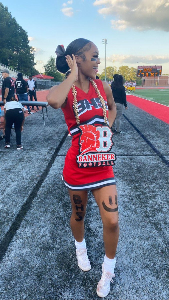 camilleworrell's tweet photo. 🥰🥰 Stuntin with BHS ❤️
#varsitycheer 
#classof2024 https://t.co/2AOuKUJAxi