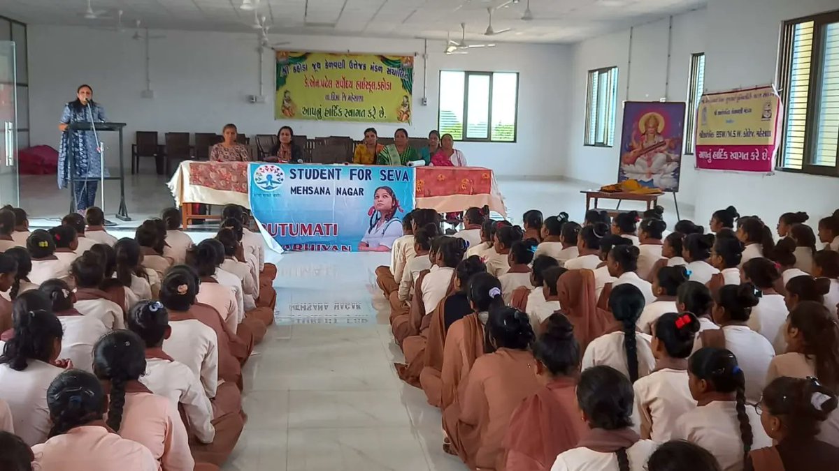 Ajaypra90327030's tweet photo. #RitumatiAbhiyan અંતર્ગત સ્ટુડન્ટ્સ ફોર સેવા (SFS) દ્વારા મહેસાણા જિલ્લાના ઊંઝા તાલુકાની કહોડા ગામની કે.એન પટેલ સર્વોદય હાઈસ્કૂલ ખાતે બહેનોના સ્વાસ્થ્ય અંગેની માહિતી આપવામાં આવી.
#SFSGujarat
#StudentsForSeva
#StudentsForSociety
@students4seva
@AbvpMehsana https://t.co/cln1Nkd5Sj