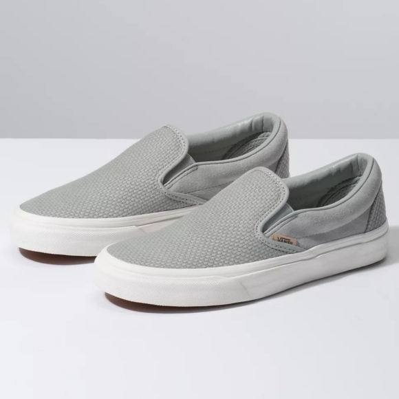 thriftinnovator's tweet photo. So good I had to share! Check out all the items I'm loving on @Poshmarkapp #poshmark #fashion #style #shopmycloset #currentelliott #nordstrom #vans: https://t.co/0Ju5cCSO7I https://t.co/zcHdAiWOrP