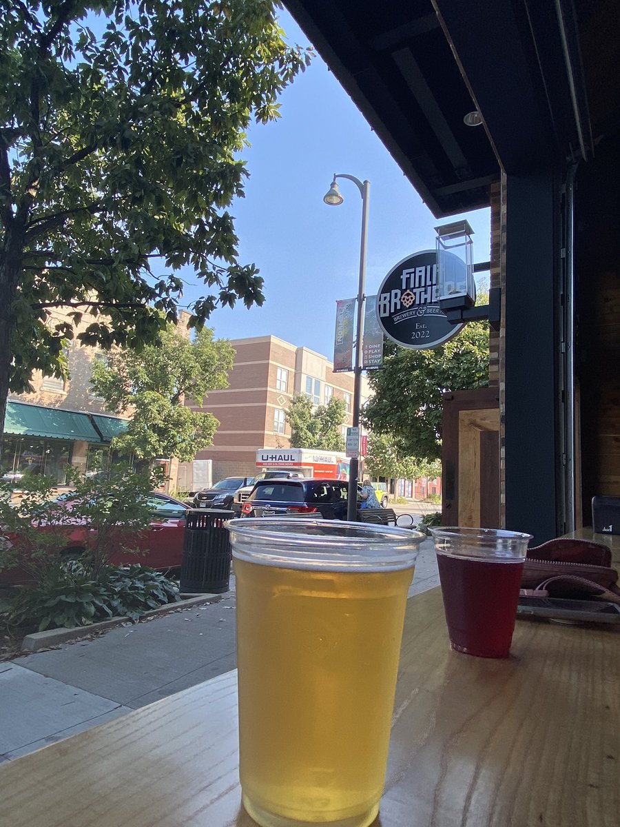 Brunchin this morning in <a href="/UptownNormal/">Uptown Normal</a> for Mimosa Morning with <a href="/ElenaR_ISU/">Elena Roth</a>! We ❤️ <a href="/FialaBrothers/">fialabrothers</a>.