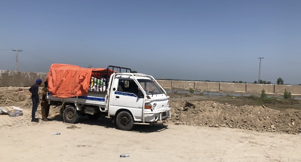 SabSarhandi's tweet photo. Flood relief drive. We went to kothi kohkar Dadu District yesterday and distributed rations to affected people their. #floodreliefdrive #FloodsInPakistan2022 https://t.co/7IpROcHI10