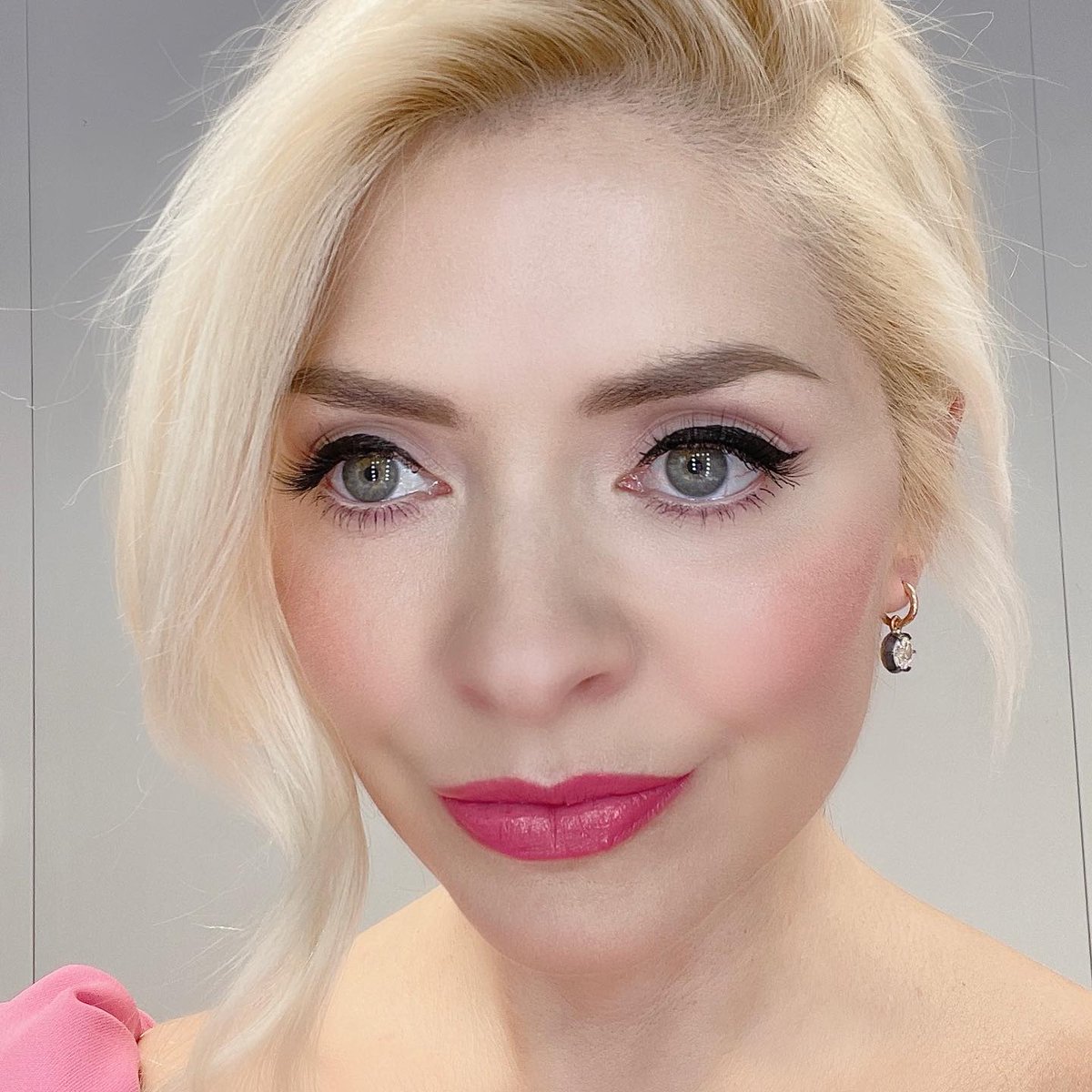 Holly Willoughby Pinnacle Trends pinnacletrends