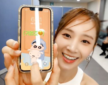 yuwre's tweet photo. Have a couple wallpaper with @GirlsGeneration Yuri <3 #KwonYuri https://t.co/XvC3wvQSua