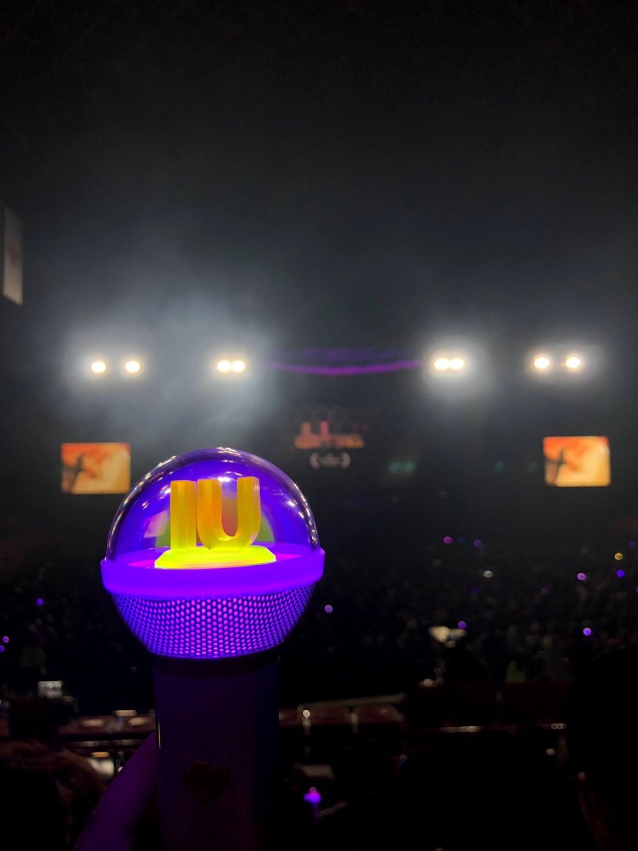 MatenWelor's tweet photo. 이번 콘서트 못가서 저번에 갔던거 박박 꺼내봤습니다.. 흐아아 https://t.co/zHX9LhkSgX