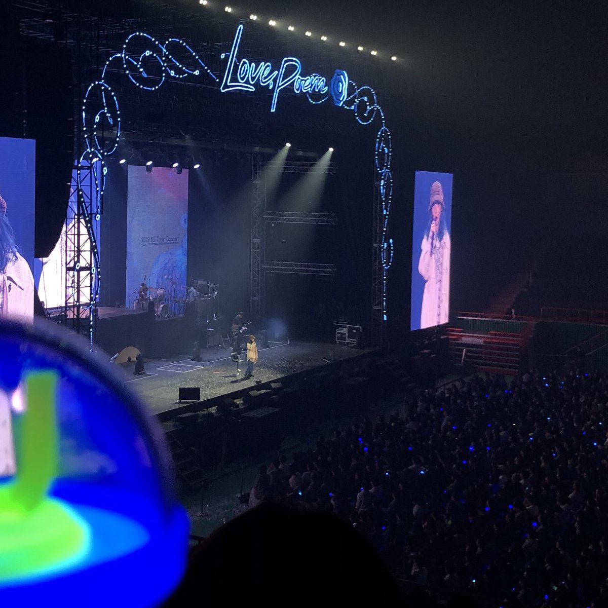 MatenWelor's tweet photo. 이번 콘서트 못가서 저번에 갔던거 박박 꺼내봤습니다.. 흐아아 https://t.co/zHX9LhkSgX