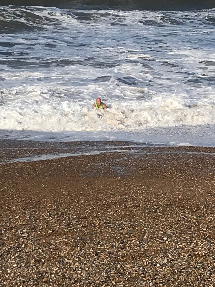 BVHrunningclub's tweet photo. Don’t do it Johnno!
#Reginaldperrin https://t.co/r4743oq5Or