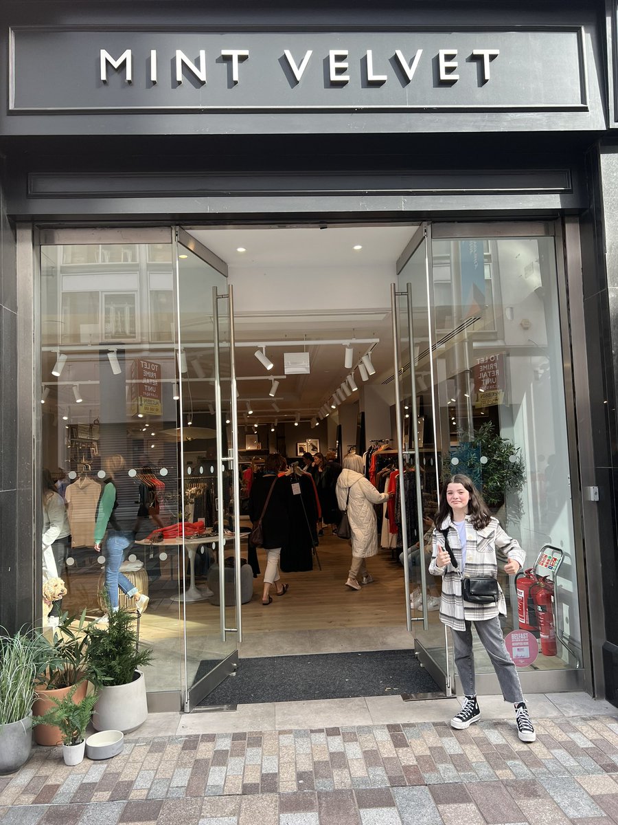mcmenemy_clair's tweet photo. @WeAreMV_ my beautiful niece turns 12 on Monday …. It’s safe to say she loves Mint Velvet #thenextgeneration #relaxedglamour #belfast #sept2022 https://t.co/fXVaKGCrp7