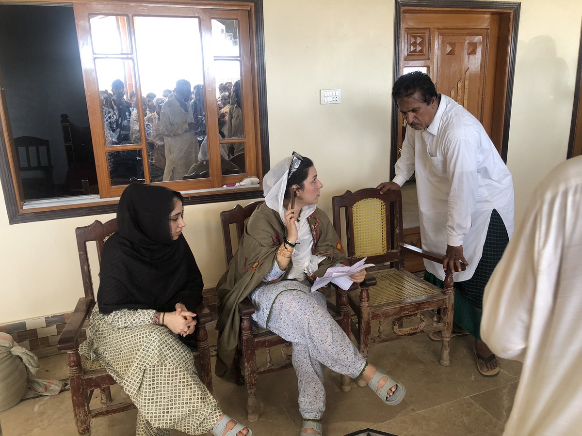 SabSarhandi's tweet photo. We decided to give rations to those families who were affected most by the flood. I looked personally to list of 200+ families who needed the ration bags. Beside me was the uncle who helped me out with ration bags. #FloodsInPakistan2022 #floodreliefdrive https://t.co/svspz8yV1V