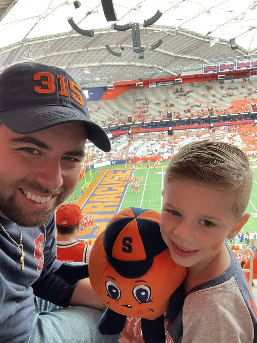 FlavaDave91's tweet photo. Son’s first football game! 🧡🍊 #CuseGameDay https://t.co/ktMe3zkJ6G