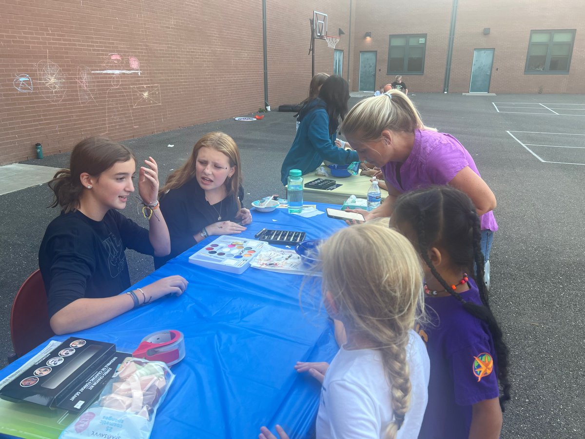AISPrincipal's tweet photo. Thank you to our PTO for organizing our back to school picnic! We had a blast! #AISPride @Danburyk12 @SuperDanburyk12 https://t.co/lRSuK6234v