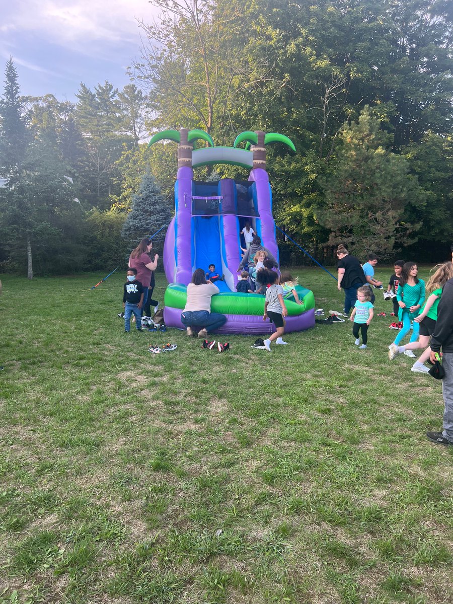AISPrincipal's tweet photo. Thank you to our PTO for organizing our back to school picnic! We had a blast! #AISPride @Danburyk12 @SuperDanburyk12 https://t.co/lRSuK6234v