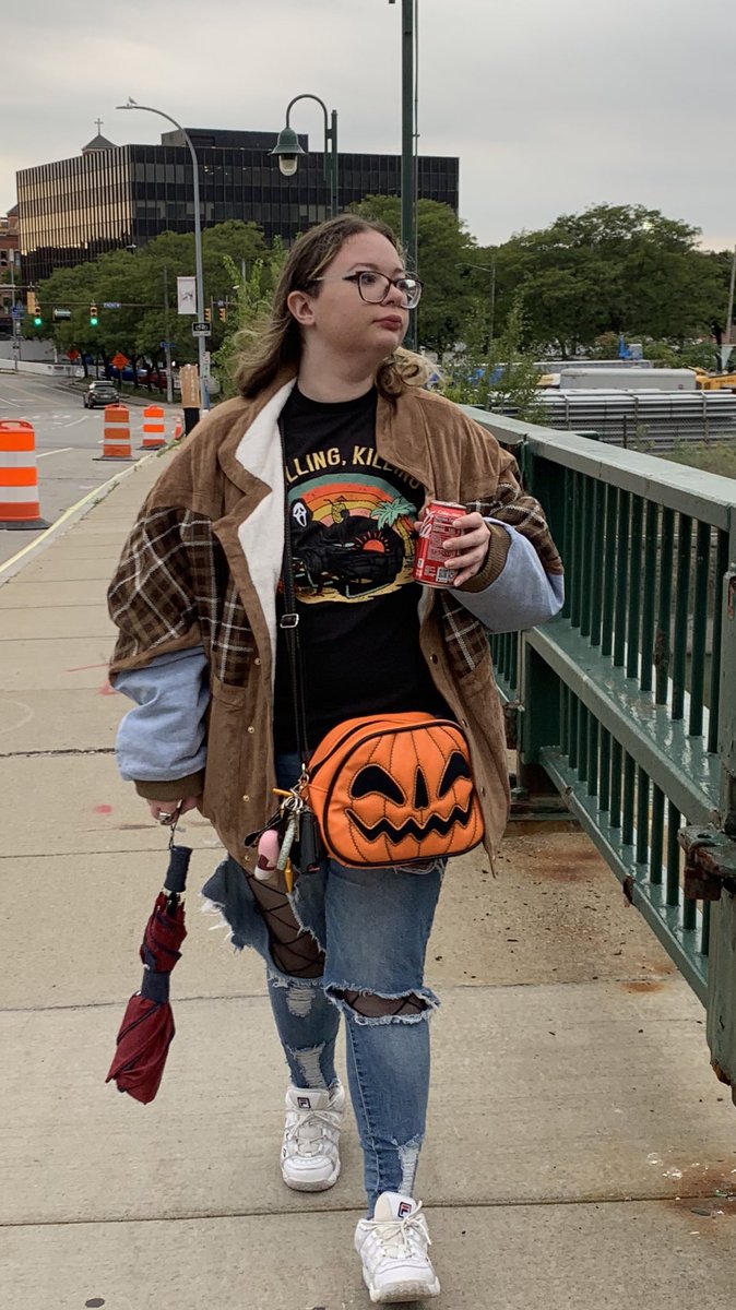 ChaoticCal_'s tweet photo. a walk around town promoting our sorry im a haunted house house partyโฆyou comin or what?๐๏ธ๐๐ฆ
#pumpkintwtday #pumpkintwt https://t.co/YXhSWGBfRT