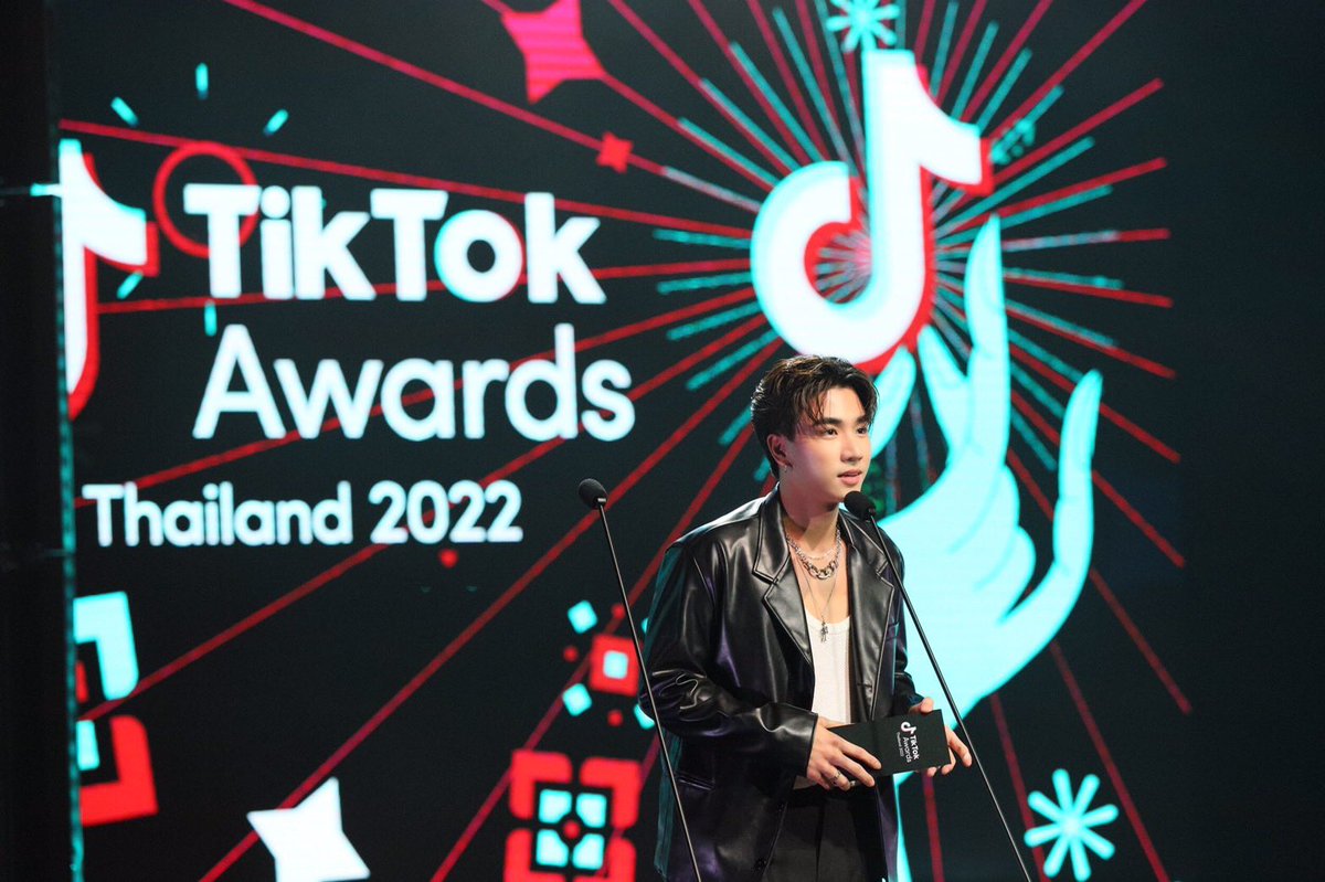GMMTV's tweet image. นำภาพของ  “นิว และ เพิร์ธ” จากงานประกาศรางวัล Tik Tok Awards 2022 มาฝากกันก่อนนอนค่ะ  🥰

#TikTokAwards2022TH #GMMTV