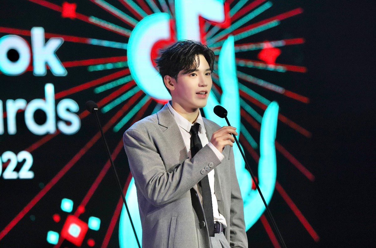 GMMTV's tweet image. นำภาพของ  “นิว และ เพิร์ธ” จากงานประกาศรางวัล Tik Tok Awards 2022 มาฝากกันก่อนนอนค่ะ  🥰

#TikTokAwards2022TH #GMMTV