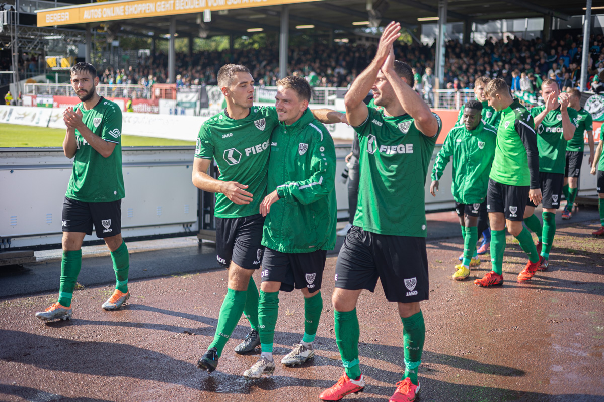 100ProzentSCP's tweet photo. Spitzenreiter! Der @preussen06 hat den Job Rödinghausen erledigt und darf den SVR jetzt vergessen bis zur Rückrunde ;-) https://t.co/aJcA6KyFPi #SCPSVR https://t.co/DIwnUyrtNN