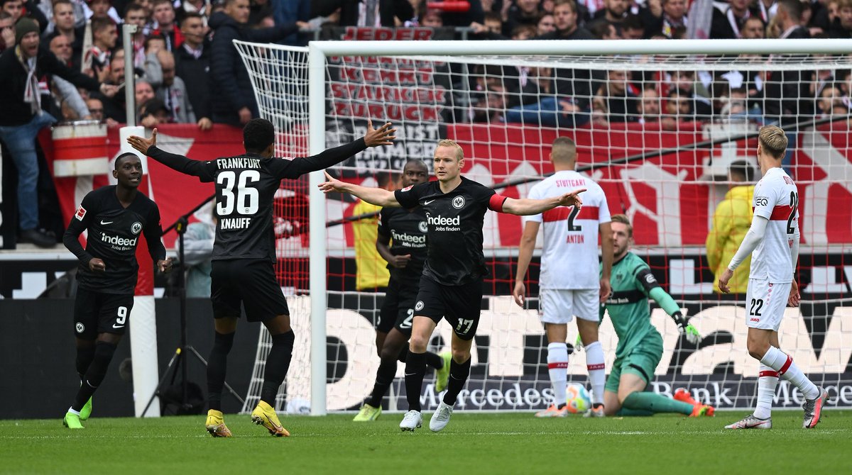 Eine erfolgreiche englische Woche endet mit einem verdienten Auswärtssieg in Stuttgart! 💪🦅 Natürlich freue ich mich auch über mein zweites Saisontor. 🙂⚽️ #SGE @Eintracht